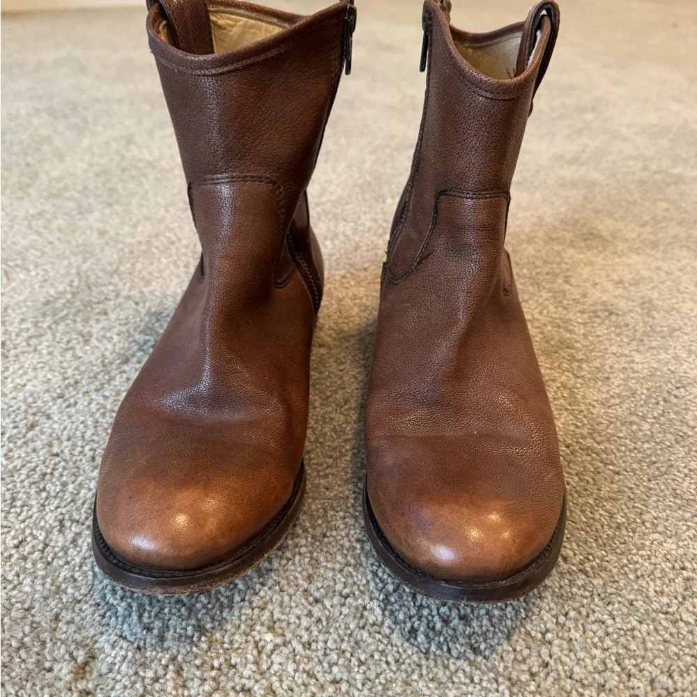 FRYE Ankle Boots Booties Short Cognac Side Zip Size 9.5B EUC